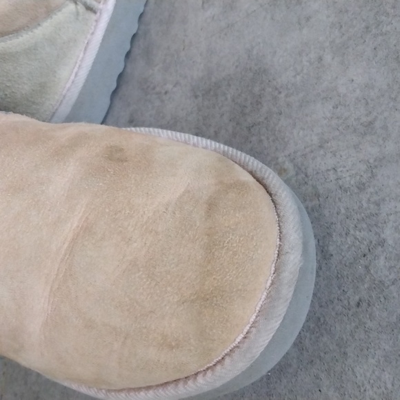 UGG AUSTRALIA BOOTS - Picture 7 of 12